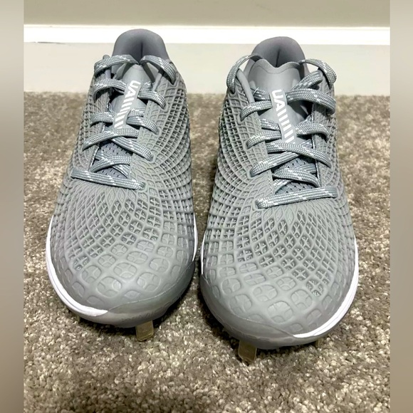 NEW Under Armor’s “Glyde 2.0 MT Fastpitch” Women’s Softball Cleats (Size 7) - Picture 2 of 7